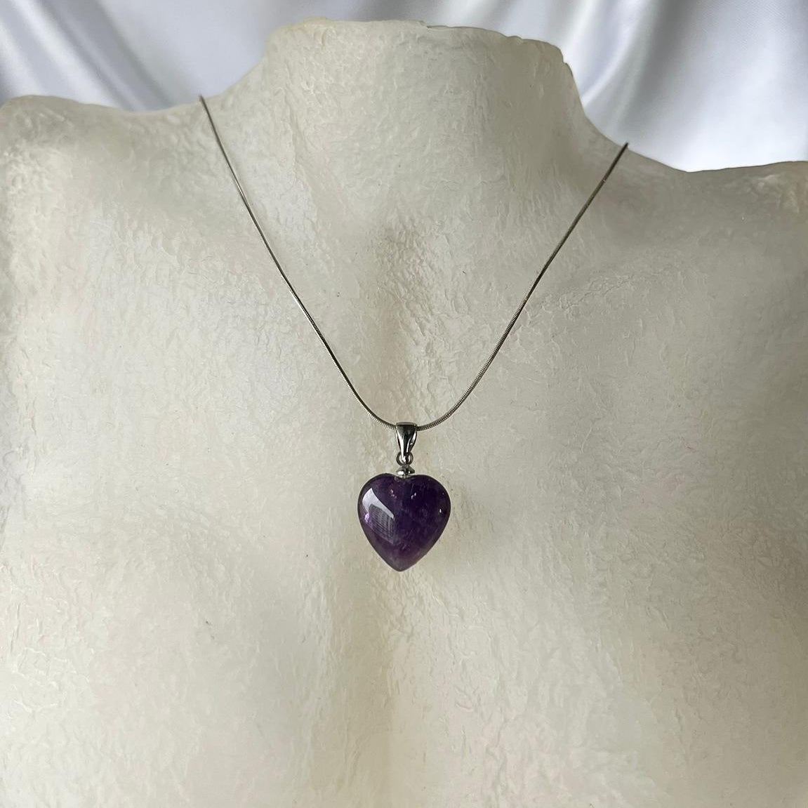 Dije de corazón en amatista