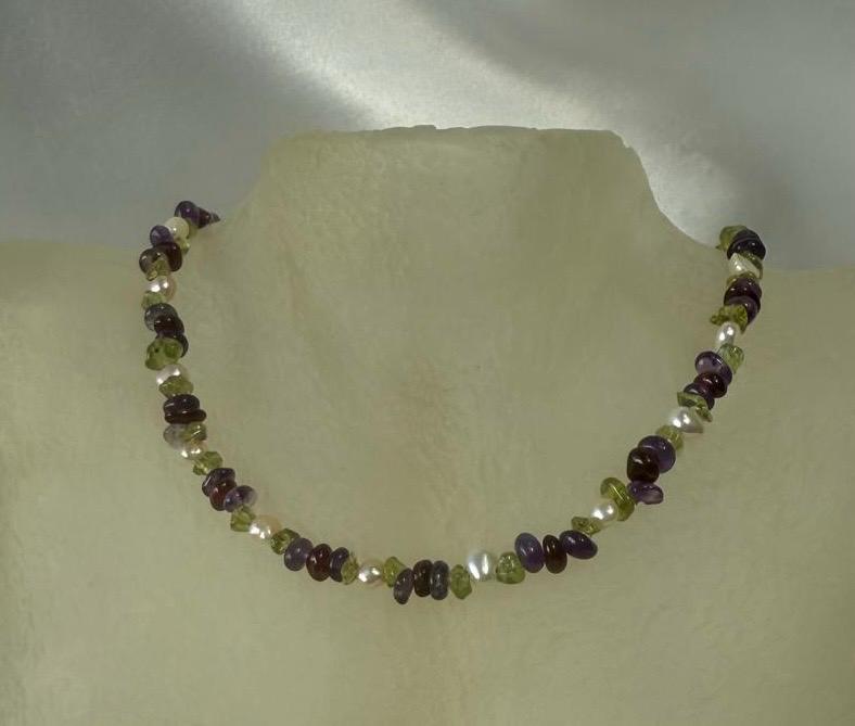 Collar de peridoto, granate, amatista y perlas "LIE"