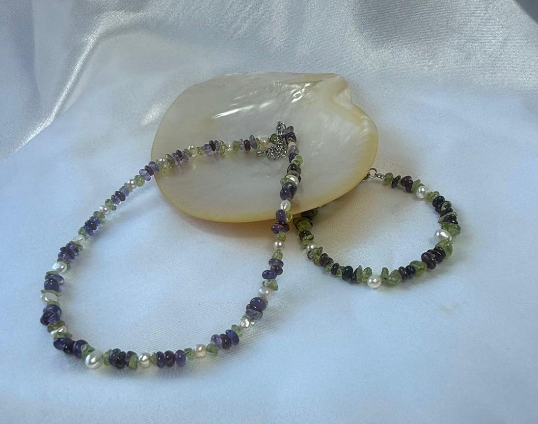 Collar de peridoto, granate, amatista y perlas "LIE"