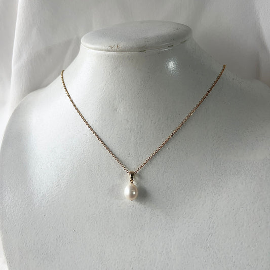 Colgante perla cultivo base dorada