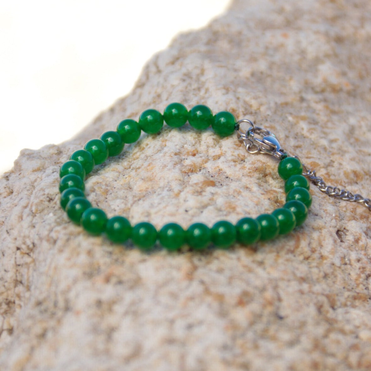 Pulsera de Jade Verde con Broche